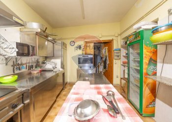 Cucina - Attività Commerciale Via Madonna Del Ponte
 
38, Fara Filiorum Petri - foto 20