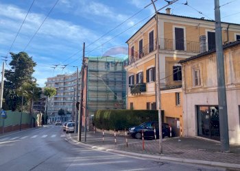 Edificio all\'aperto - Commercial Premises via Madonna degli Angeli
 
82, Chieti - photo 3