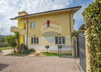 Casa all\'aperto - Villa Madonna del Rosario
 
16, Ripa Teatina - foto 38