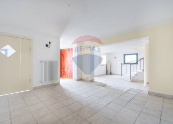 Stanza vuota - Villa Gruppo Fronte
 
7, Cappelle sul Tavo - foto 26