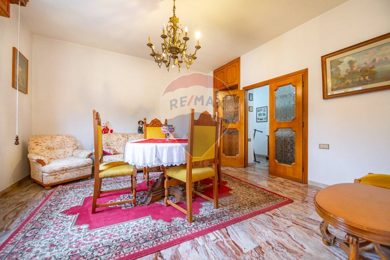 Sala da pranzo - Trilocale Via Martiri Angolani
 
46, Loreto Aprutino - foto 1