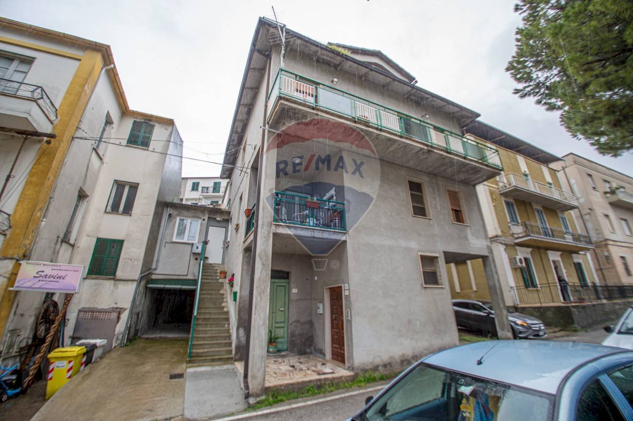 Edificio all\'aperto - Trilocale Via Martiri Angolani
 
46, Loreto Aprutino - foto 2