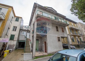 Edificio all\'aperto - Appartamento Via Martiri Angolani
 
46, Loreto Aprutino - foto 2