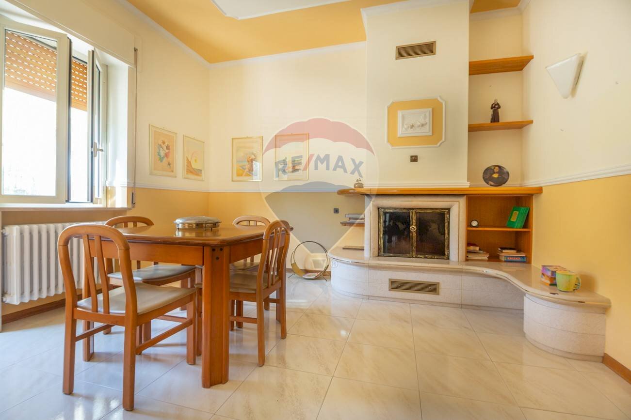 Sala da pranzo - Casa semi indipendente Via Pietro Nenni
 
57, Scafa - foto 2