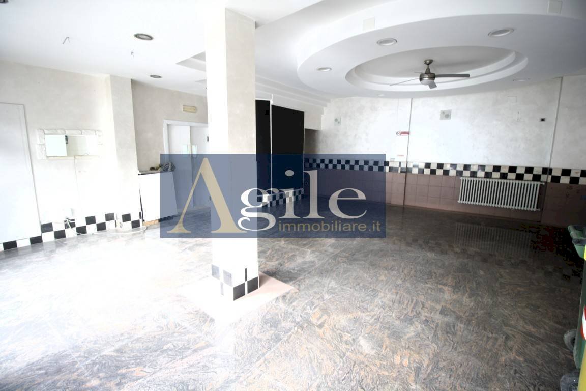 Foto 1 - Locale Commerciale VIA ALCIDE DE GASPERI, Spinetoli - foto 1