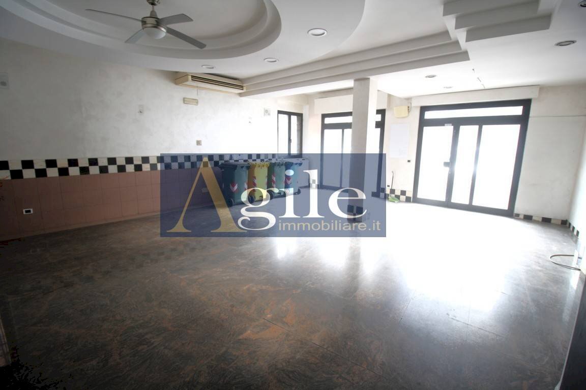 Foto 3 - Locale Commerciale VIA ALCIDE DE GASPERI, Spinetoli - foto 3