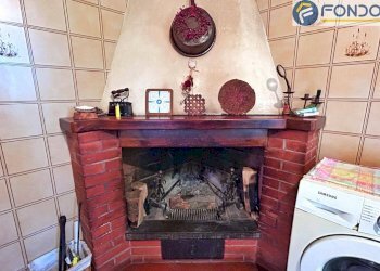 dettaglio camino - Appartamento via della Resistenza, Montignoso - foto 9