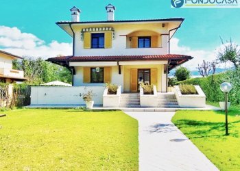 facciata - Villa Via Frencesco Donati
 
236, Forte dei Marmi - foto 1