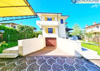 facciata - Villa Via Frencesco Donati
 
236, Forte dei Marmi - foto 2