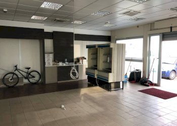 Foto 2 - Commercial Activity via tosco romagnola
 
1, Cascina - photo 2