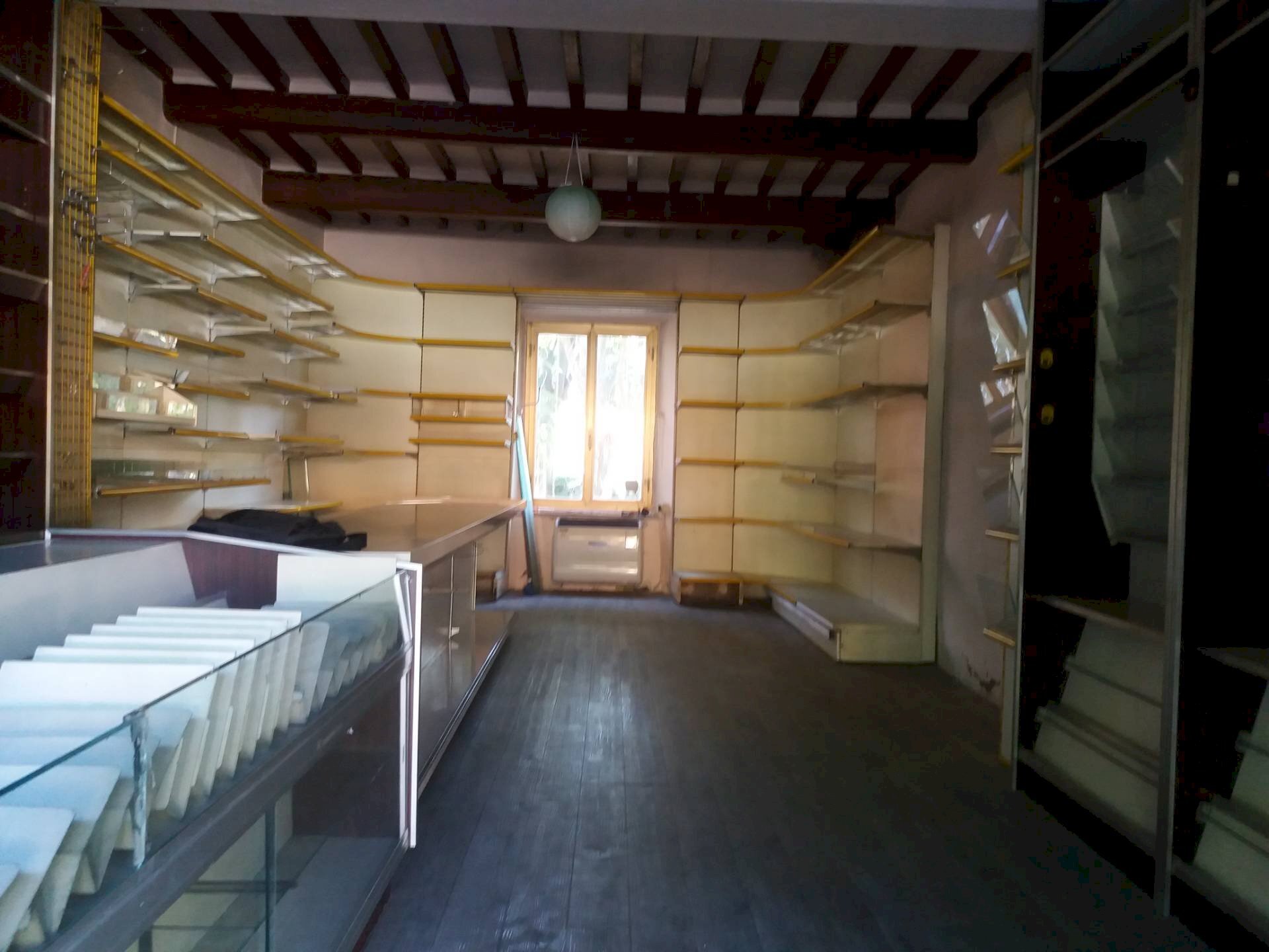 Foto 1 - Attività Commerciale via statale abetone
 
-, San Giuliano Terme - foto 1