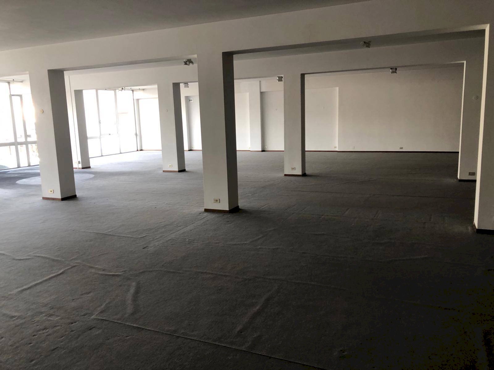 Foto 1 - Commercial Activity via tosco romagnola
 
1, Cascina - floor plans 1