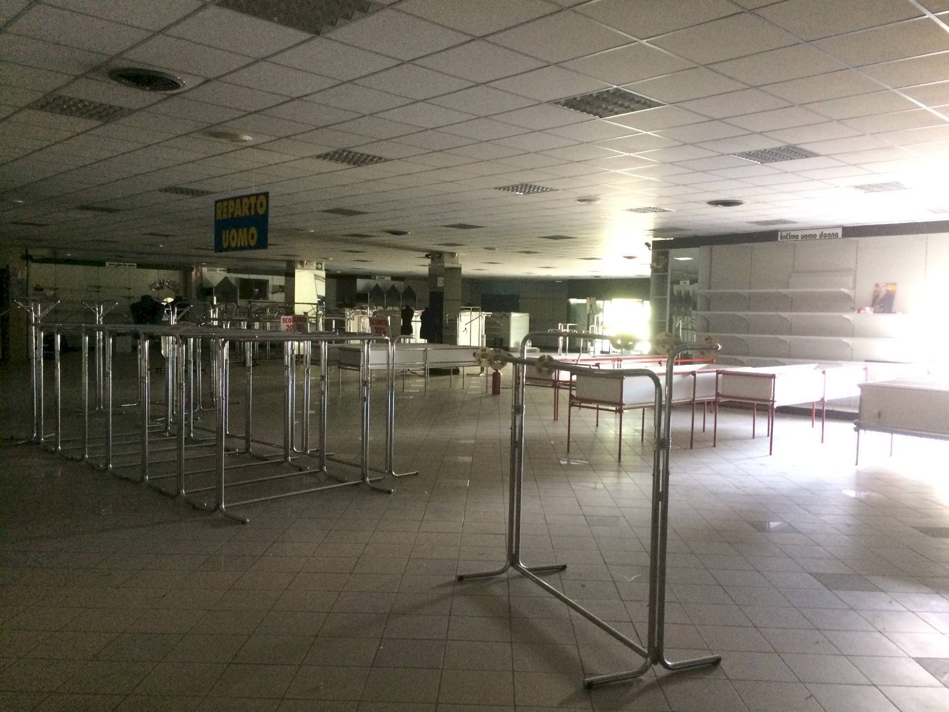 Foto 2 - Commercial Activity via nazionale
 
2, Aulla - photo 2