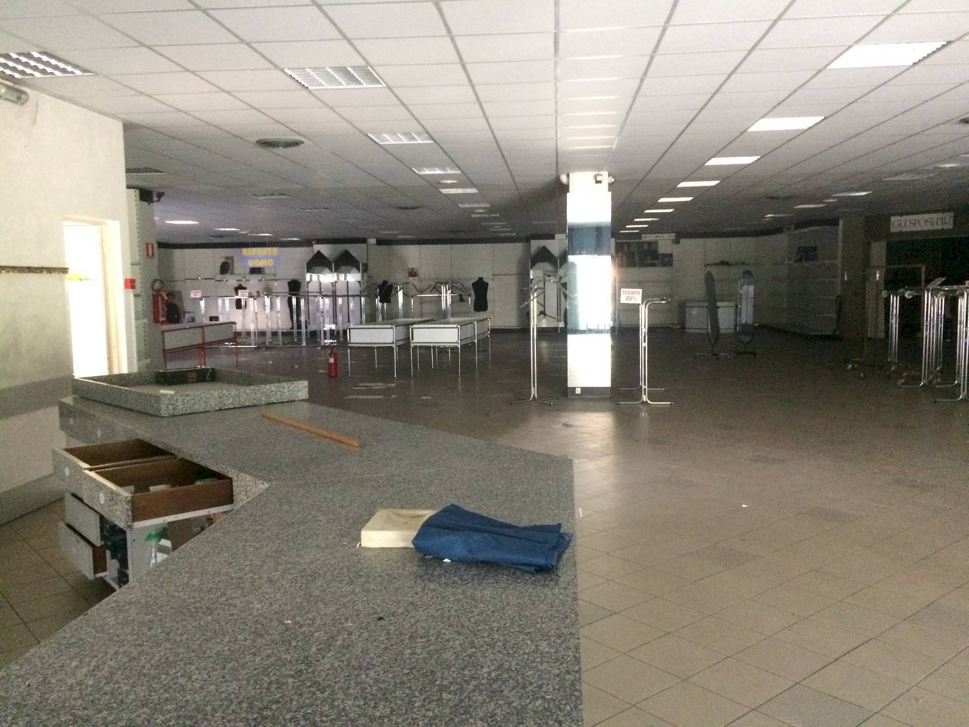 Foto 2 - Attività Commerciale via nazionale
 
2, Aulla - foto 2