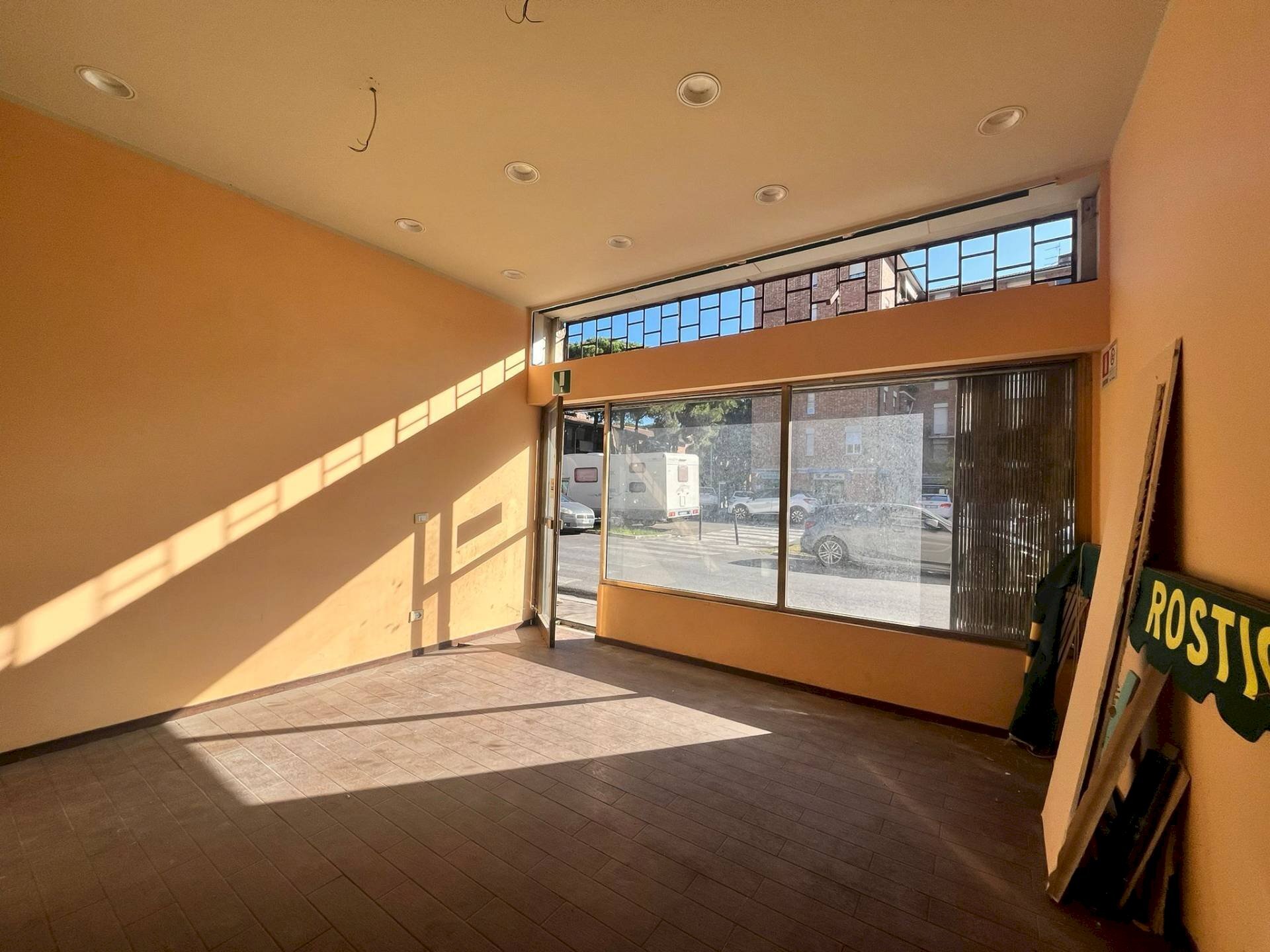 Foto 3 - Attività Commerciale Via michelangelo
 
15, Pisa - foto 3