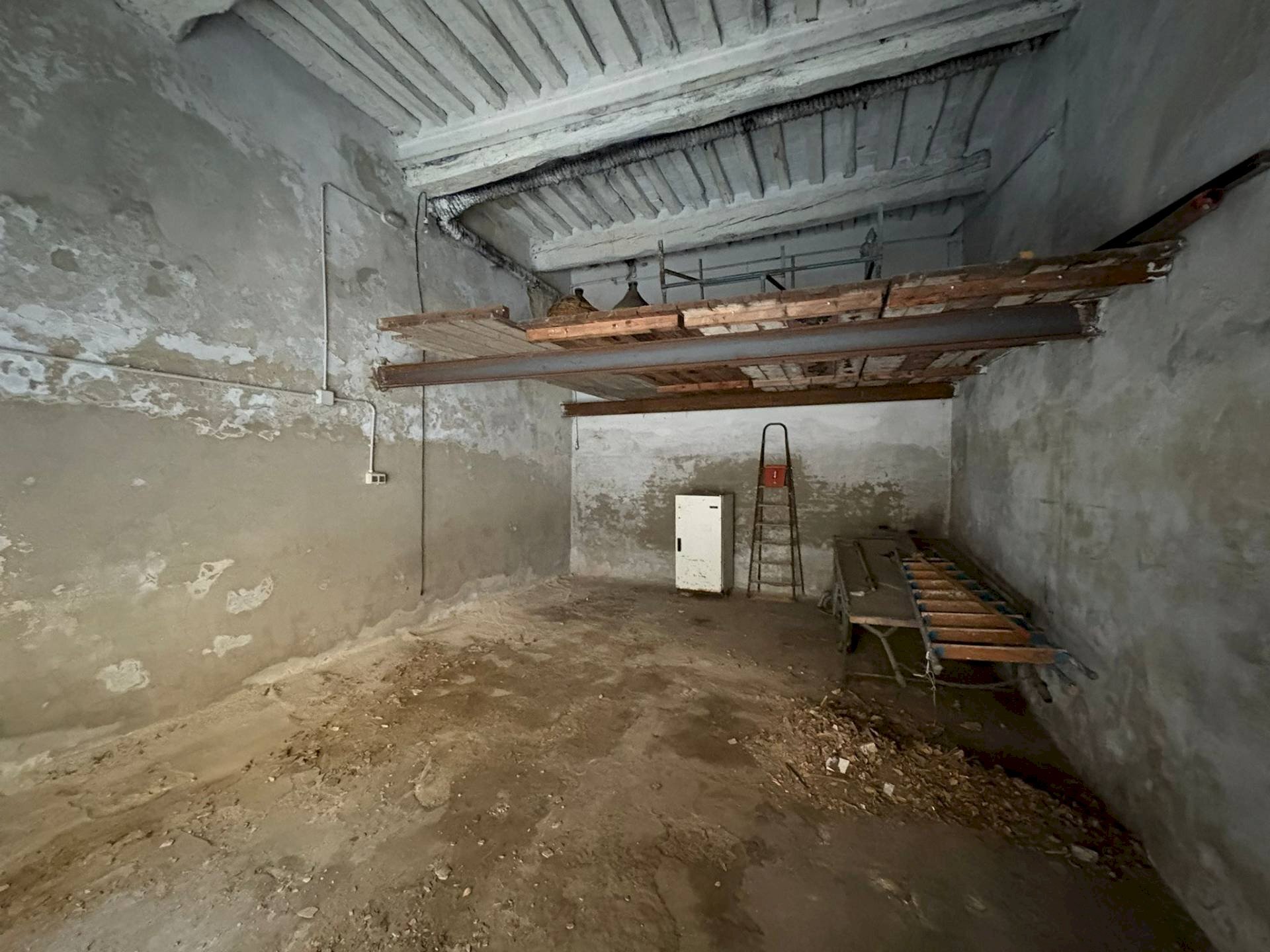 Foto 2 - Attività Commerciale Via Curtatone E Montanara
 
1, Pisa - foto 2