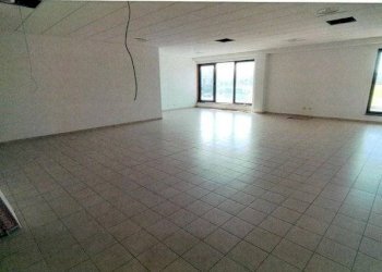 Foto 2 - Commercial Activity via tosco romagnola
 
1, Cascina - photo 2