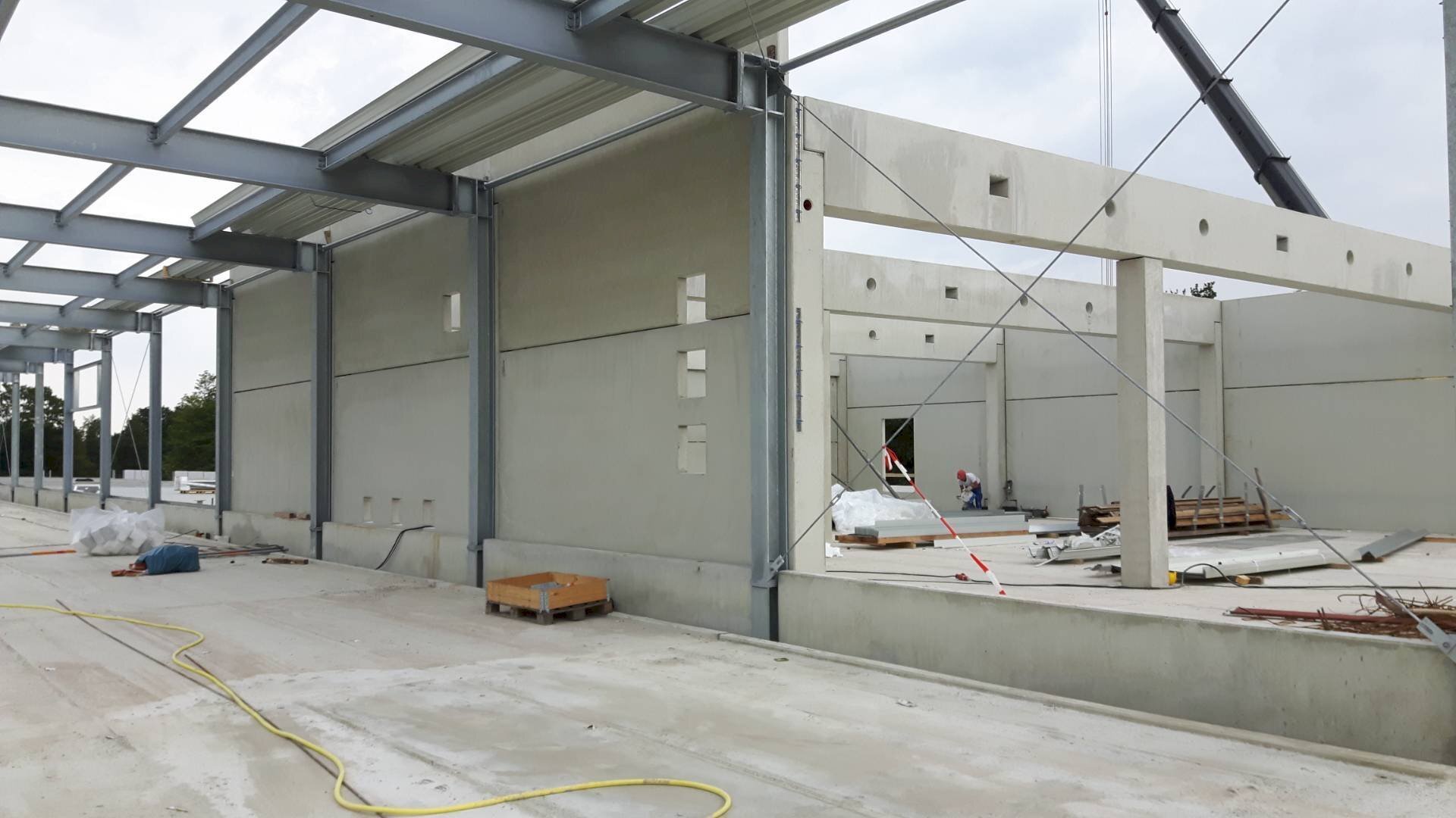 Foto 1 - Capannone viale europa
 
55, Cascina - foto 1