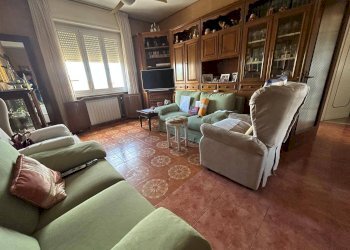 Foto 2 - Quadrilocale via giovanni pascoli
 
1, Cascina - foto 2