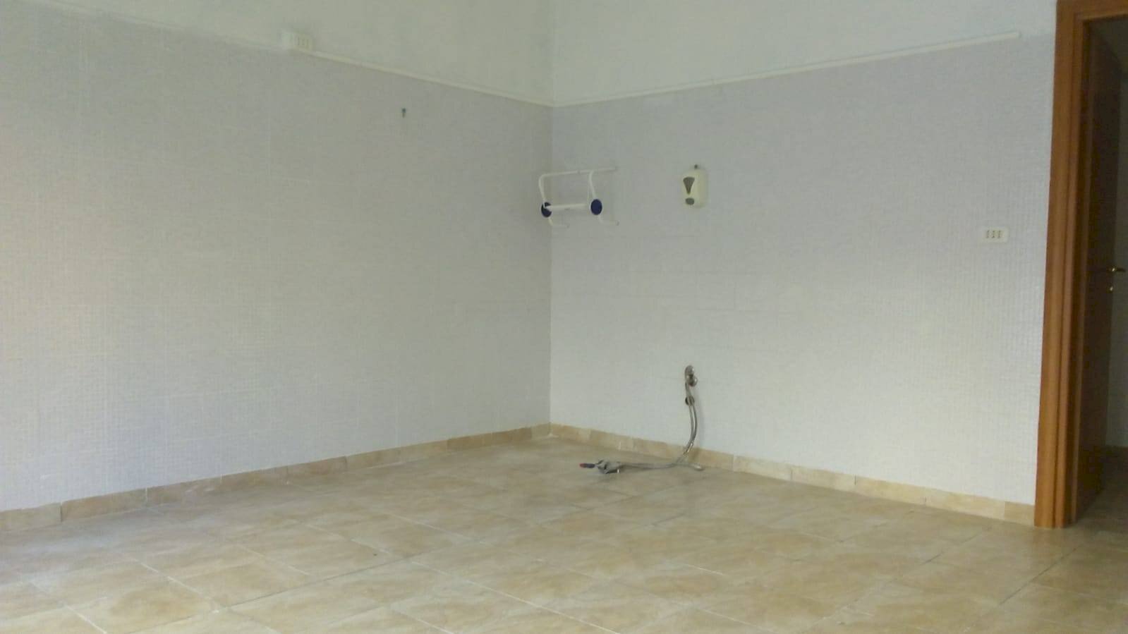 Foto 1 - Attività Commerciale Via Buontalenti
 
17, Livorno - foto 1