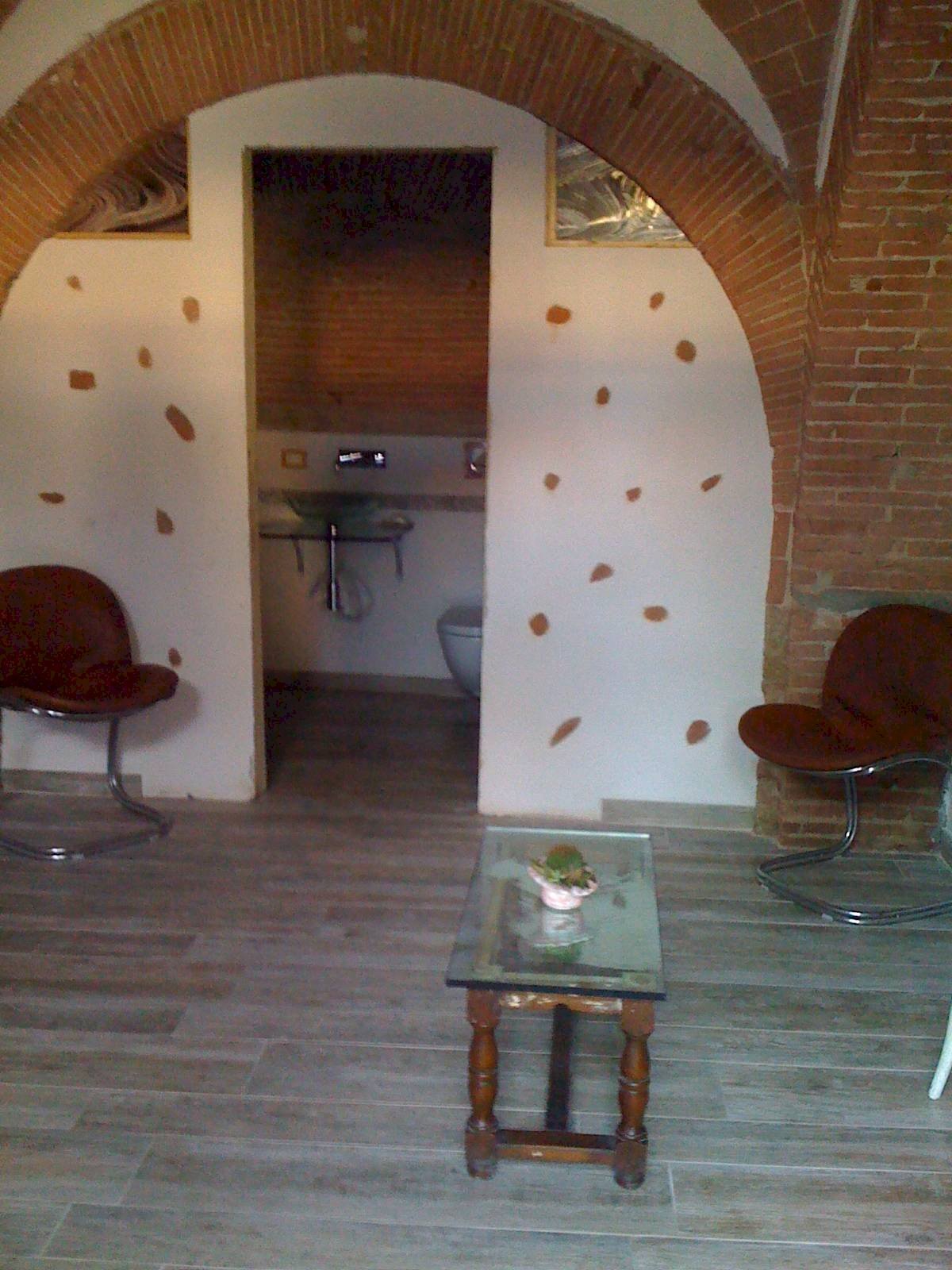 Foto 1 - Attività Commerciale Piazza Garibaldi
 
2, Livorno - foto 1