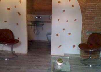 Foto 1 - Attività Commerciale Piazza Garibaldi
 
2, Livorno - foto 1