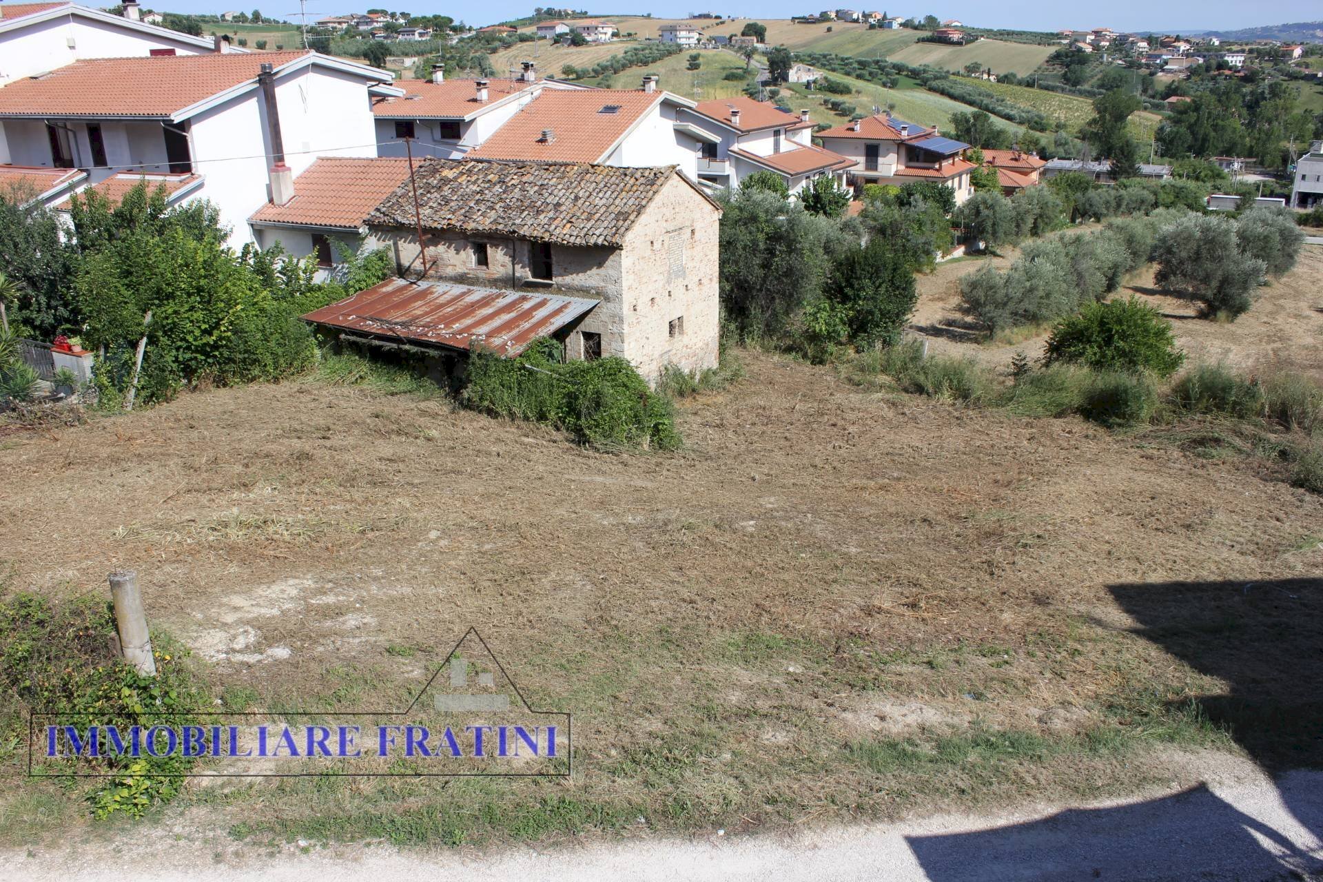 Foto 1 - Terreno edificabile Via Gran sasso
 
5, Ancarano - foto 1