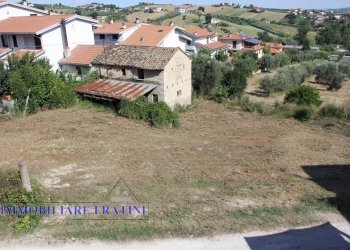 Foto 1 - Terreno edificabile Via Gran sasso
 
5, Ancarano - foto 1