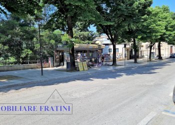 Foto 2 - Attività Commerciale Viale Alcide De Gasperi, Ascoli Piceno - foto 2