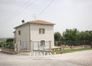 Foto 1 - Casa indipendente Frazione Raieto, Civitella del Tronto - foto 1