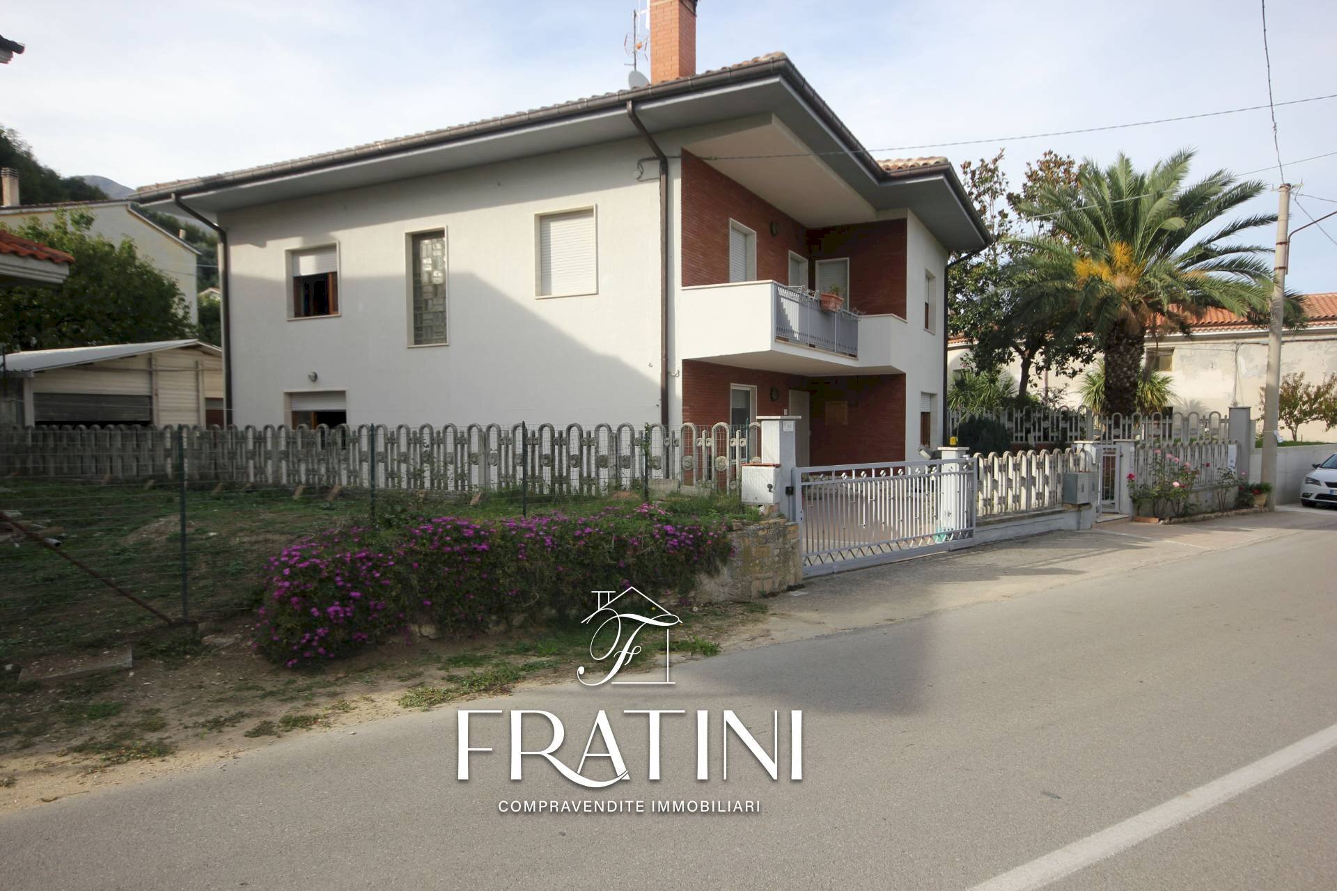 Foto 2 - Casa indipendente Frazione Garrufo Viale Rozzi
 
17, Campli - foto 2