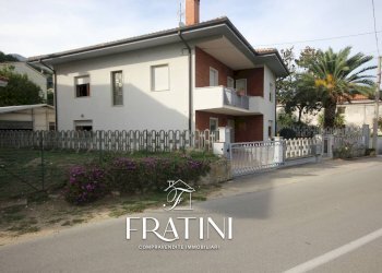 Foto 2 - Casa indipendente Frazione Garrufo Viale Rozzi
 
17, Campli - foto 2