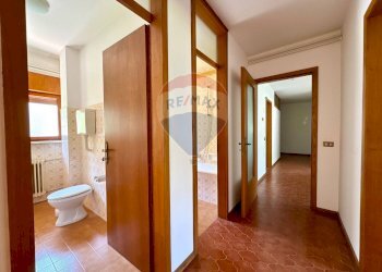 Hall / corridoio - Quadrilocale Via San Giovanni Bosco
 
12, Tolmezzo - foto 10