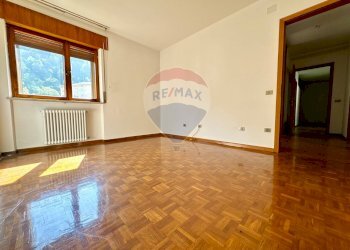 Stanza vuota - Quadrilocale Via San Giovanni Bosco
 
12, Tolmezzo - foto 18