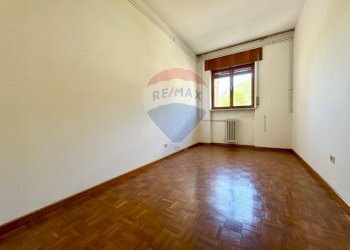 Stanza vuota - Quadrilocale Via San Giovanni Bosco
 
12, Tolmezzo - foto 19