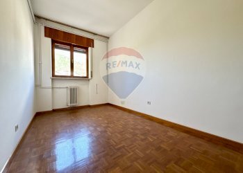 Stanza vuota - Quadrilocale Via San Giovanni Bosco
 
12, Tolmezzo - foto 20