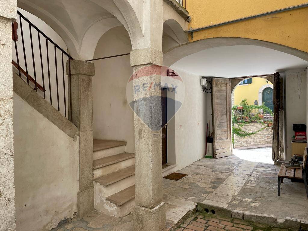 Scale - Trilocale Via Santa Lucia
 
36, Ripalimosani - foto 1