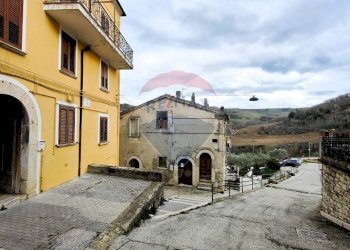 Edificio all\'aperto - Trilocale Via Santa Lucia
 
36, Ripalimosani - foto 16