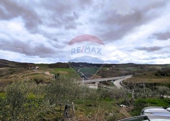 Vista delle montagne - Trilocale Via Santa Lucia
 
36, Ripalimosani - foto 18