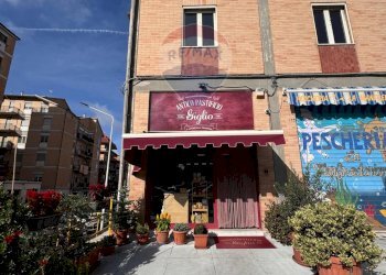 Edificio all\'aperto - Commercial Activity Via XXIV Maggio
 
110, Campobasso - photo 3