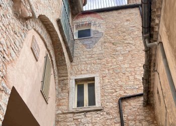 Edificio all\'aperto - Casa semi indipendente corso Garibaldi
 
9, Ripabottoni - foto 30