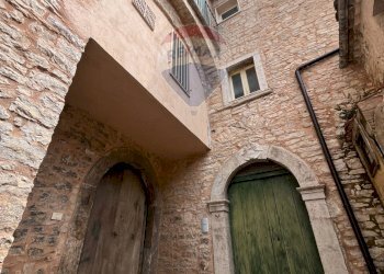 Edificio all\'aperto - Casa semi indipendente corso Garibaldi
 
9, Ripabottoni - foto 35