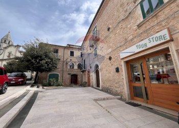 Edificio all\'aperto - Casa semi indipendente corso Garibaldi
 
9, Ripabottoni - foto 37