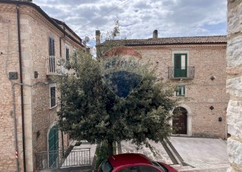 Edificio all\'aperto - Casa semi indipendente corso Garibaldi
 
9, Ripabottoni - foto 40