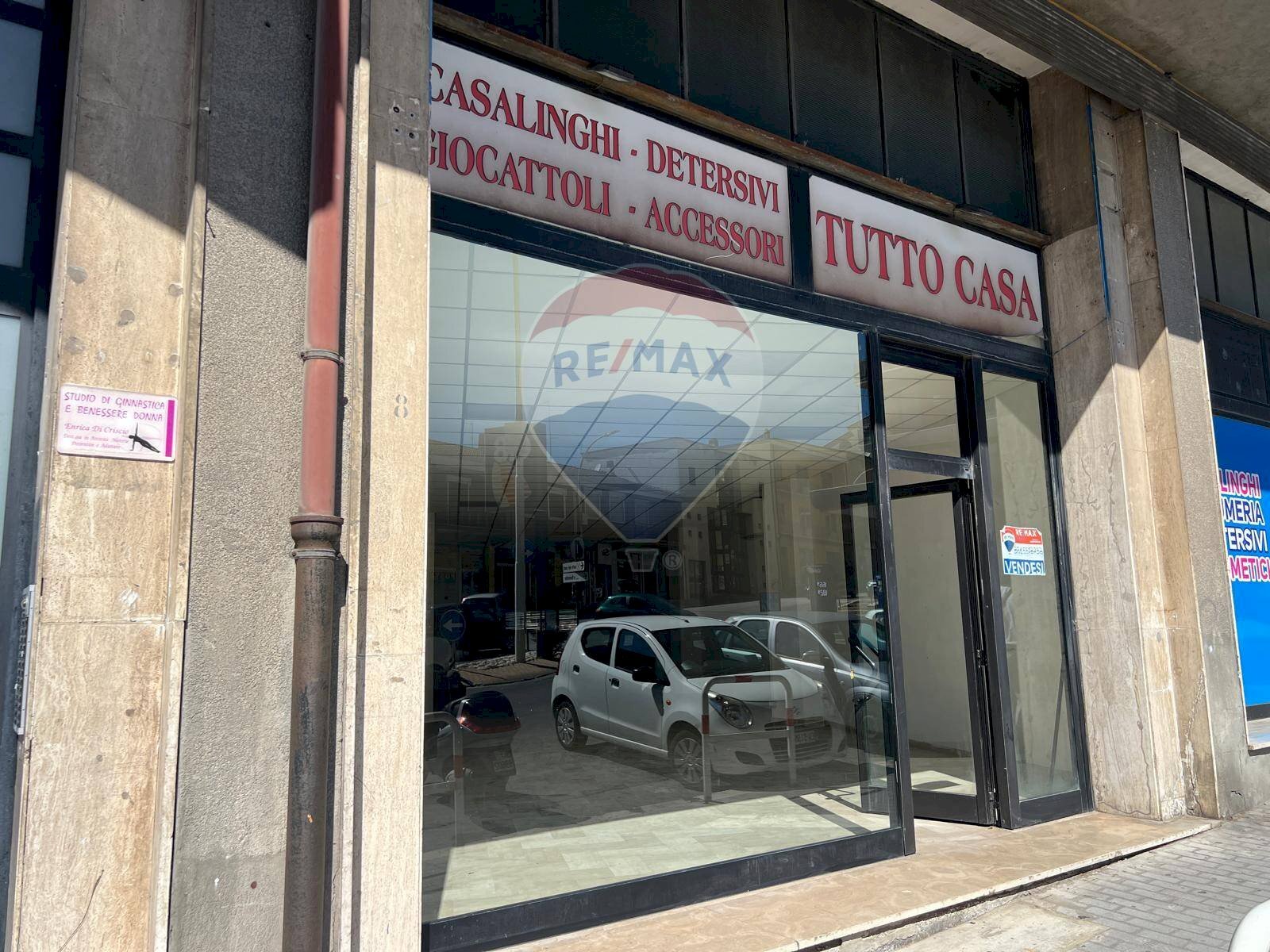 Edificio all\'aperto - Locale Commerciale VIA IV NOVEMBRE
 
8, Campobasso - foto 1