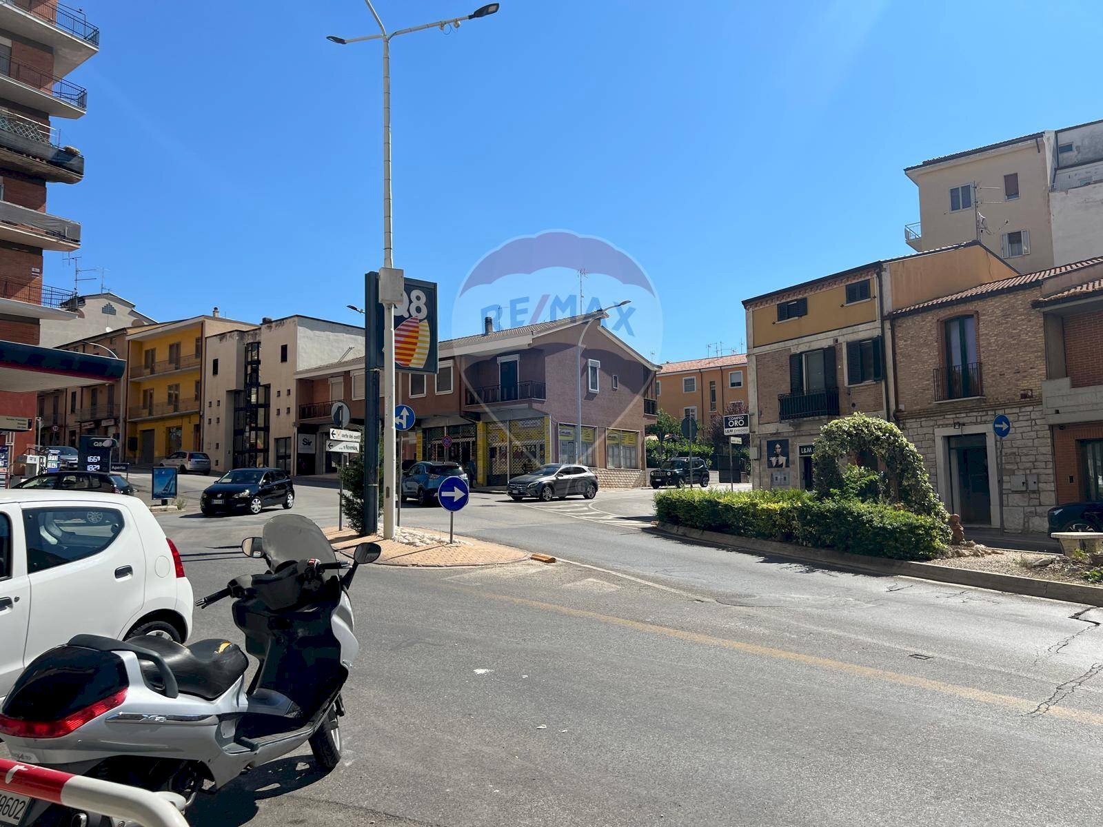 Edificio all\'aperto - Locale Commerciale VIA IV NOVEMBRE
 
8, Campobasso - foto 3