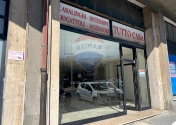 Edificio all\'aperto - Locale Commerciale VIA IV NOVEMBRE
 
8, Campobasso - foto 1