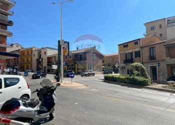 Edificio all\'aperto - Locale Commerciale VIA IV NOVEMBRE
 
8, Campobasso - foto 3