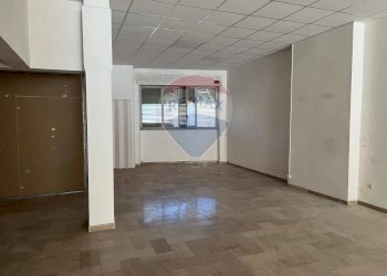 Stanza vuota - Locale Commerciale VIA IV NOVEMBRE
 
8, Campobasso - foto 5