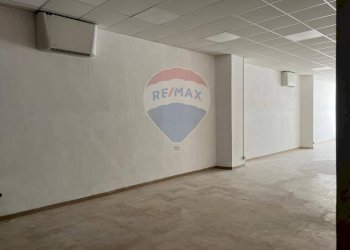 Stanza vuota - Locale Commerciale VIA IV NOVEMBRE
 
8, Campobasso - foto 6